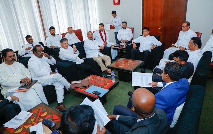නාමල්ගේ නායකත්වයෙන් යුත් කණ්ඩායමකින්  “A Team – Next Wave” (විශිෂ්ඨයන්ගේ  කණ්ඩායම - ඊළඟ රැල්ල) දේශපාලන වේදිකාව කරළියට