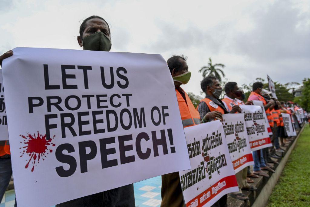 මේ රජයත් හිටපු රජය සේම භාෂණයේ ප්‍රකාශනයේ ඇතුළු අදහස් පළ කිරීමේ නිදහස අමු අමුවේ උල්ලංඝනය කරනවා