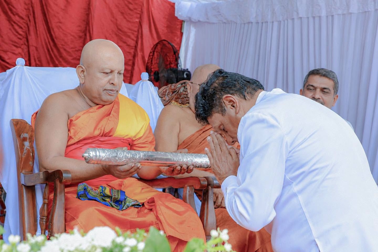 උද්දච්ච නොවී ව්‍යවස්ථා සංශෝධනය ගැන මහා නා හිමිවරුන්ගේ උපදෙස් පිළි පදිනු 